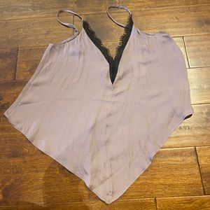 Maybe flowy top w lace trimming